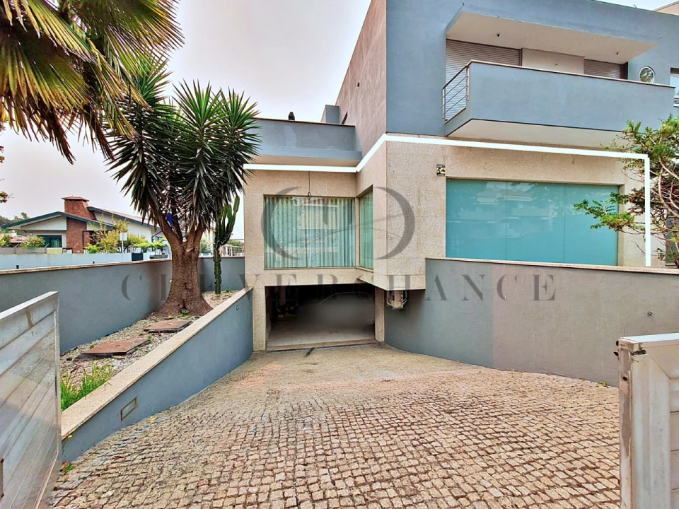 Loja para Venda em Cidade da Maia Foto 3