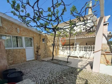 Moradia T5 para Venda em Lagos (São Sebastião e Santa Maria)