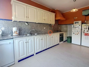 Moradia T5 para Venda em Lagos (São Sebastião e Santa Maria)