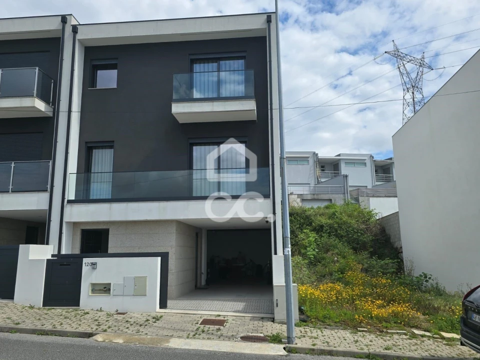 Apartamento T3 para Venda em Selho (São Jorge) Foto 2
