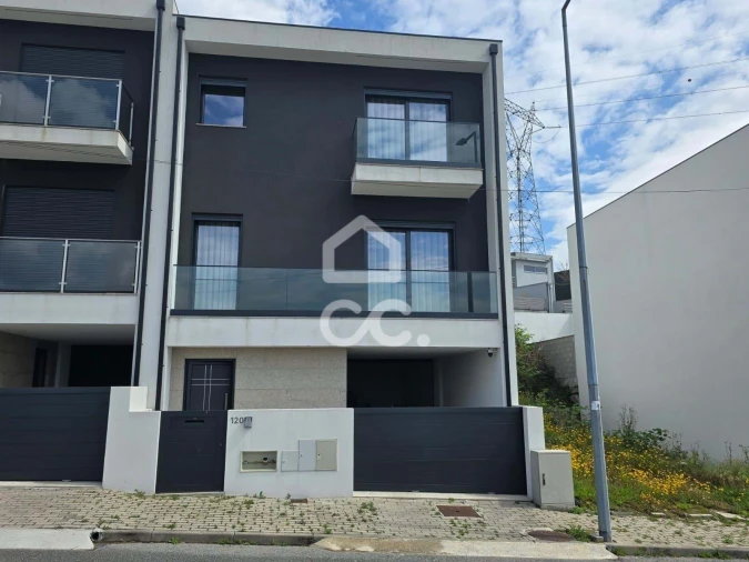 Apartamento T3 para Venda em Selho (São Jorge) Foto 1