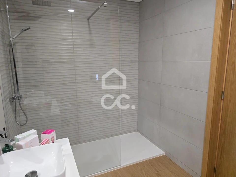 Apartamento T3 para Venda em Selho (São Jorge) Foto 19