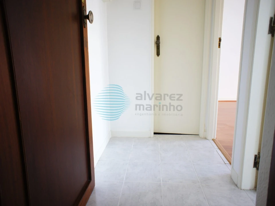 Escritório para Arrendamento em Santa Maria, São Pedro e Matacães Foto 3