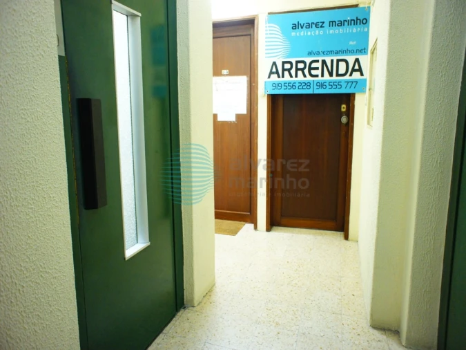 Escritório para Arrendamento em Santa Maria, São Pedro e Matacães Foto 2