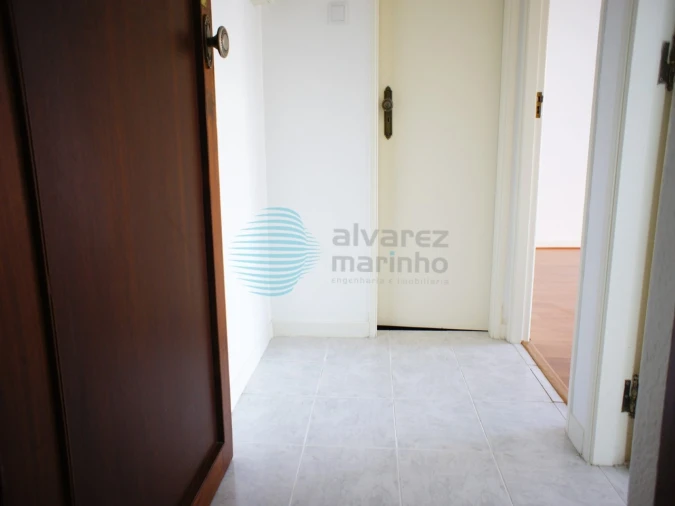 Escritório para Arrendamento em Santa Maria, São Pedro e Matacães Foto 3