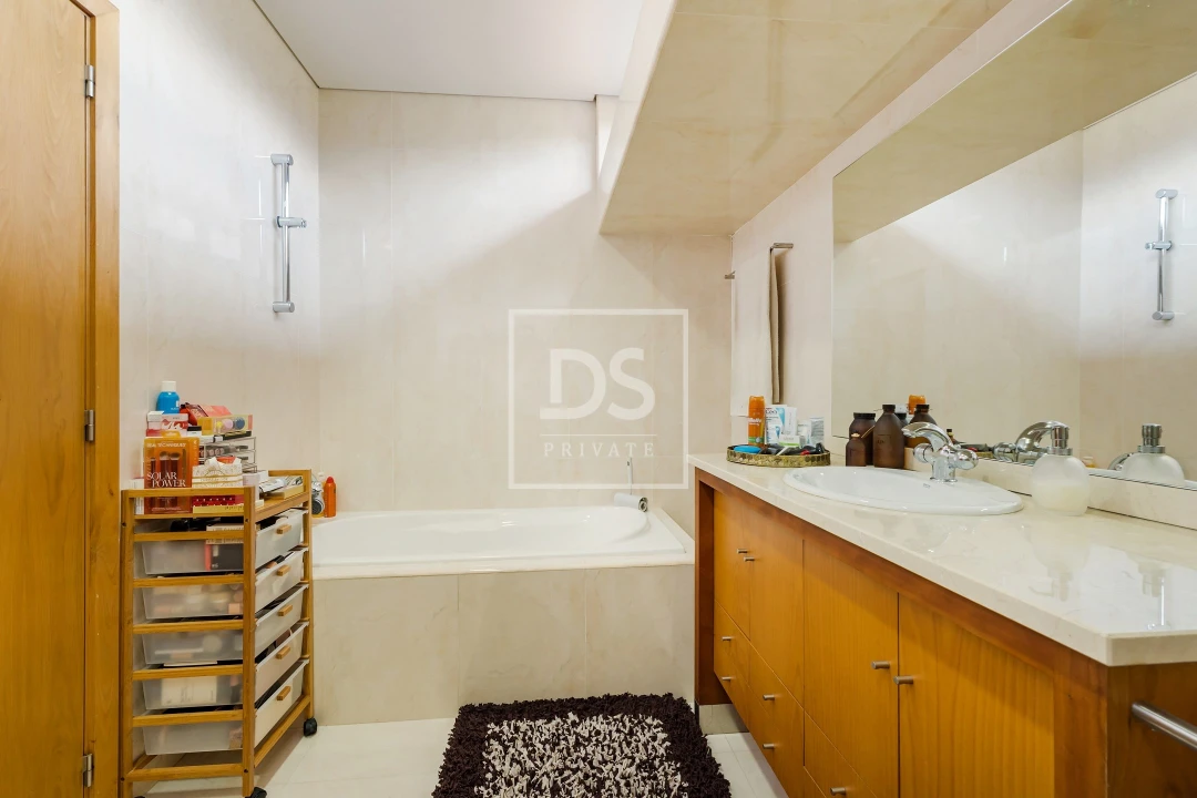 Moradia T7 para Venda em Santa Lucrécia de Algeriz e Navarra Foto 22