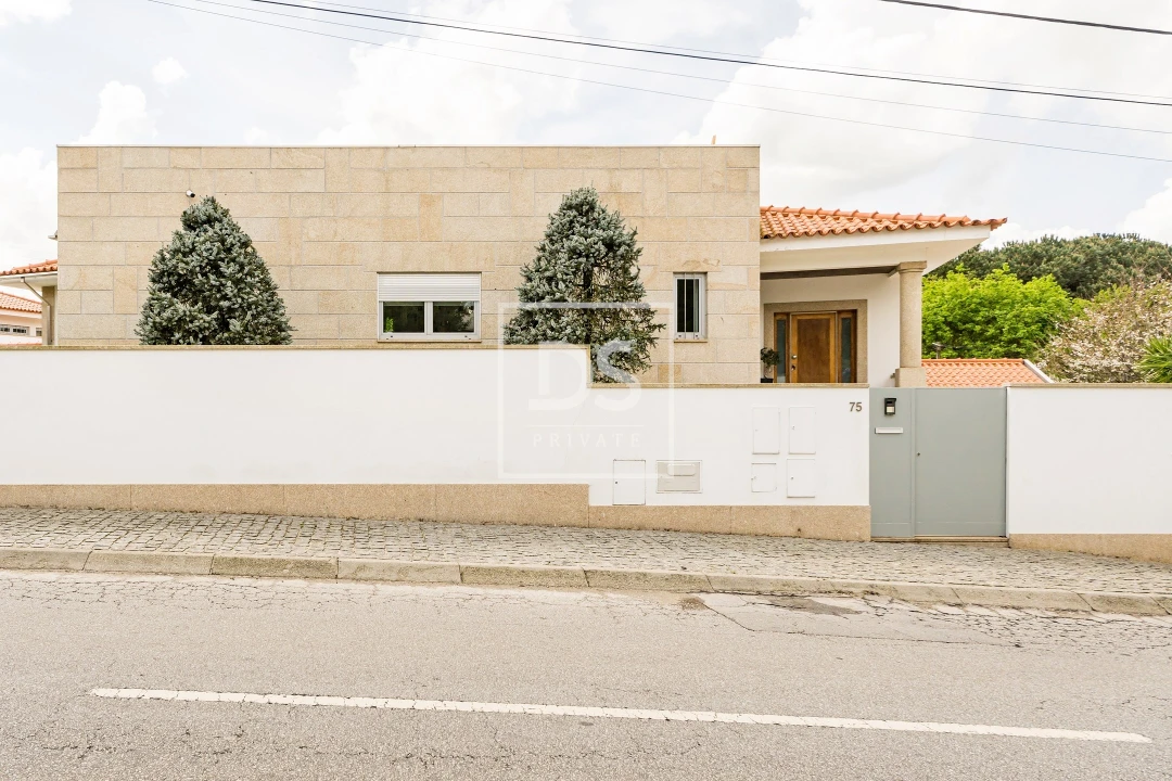 Moradia T7 para Venda em Santa Lucrécia de Algeriz e Navarra Foto 45