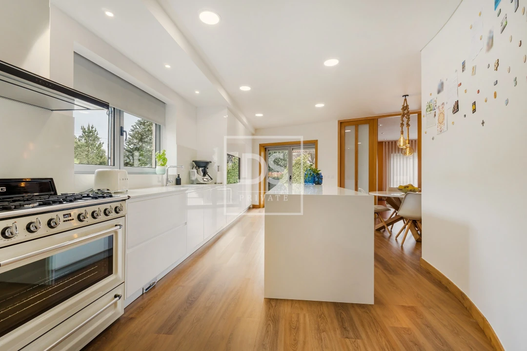 Moradia T7 para Venda em Santa Lucrécia de Algeriz e Navarra Foto 13