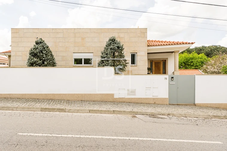 Moradia T7 para Venda em Santa Lucrécia de Algeriz e Navarra Foto 45