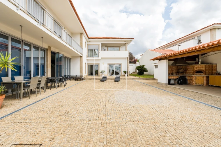 Moradia T7 para Venda em Santa Lucrécia de Algeriz e Navarra Foto 40