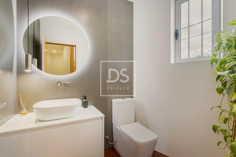 Moradia T7 para Venda em Santa Lucrécia de Algeriz e Navarra Foto 25