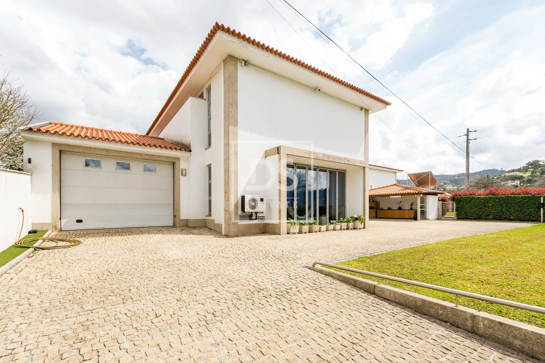 Moradia T7 para Venda em Santa Lucrécia de Algeriz e Navarra Foto 46