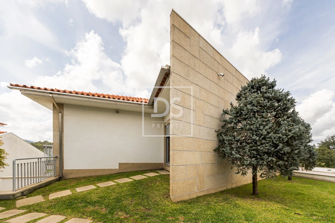 Moradia T7 para Venda em Santa Lucrécia de Algeriz e Navarra Foto 55