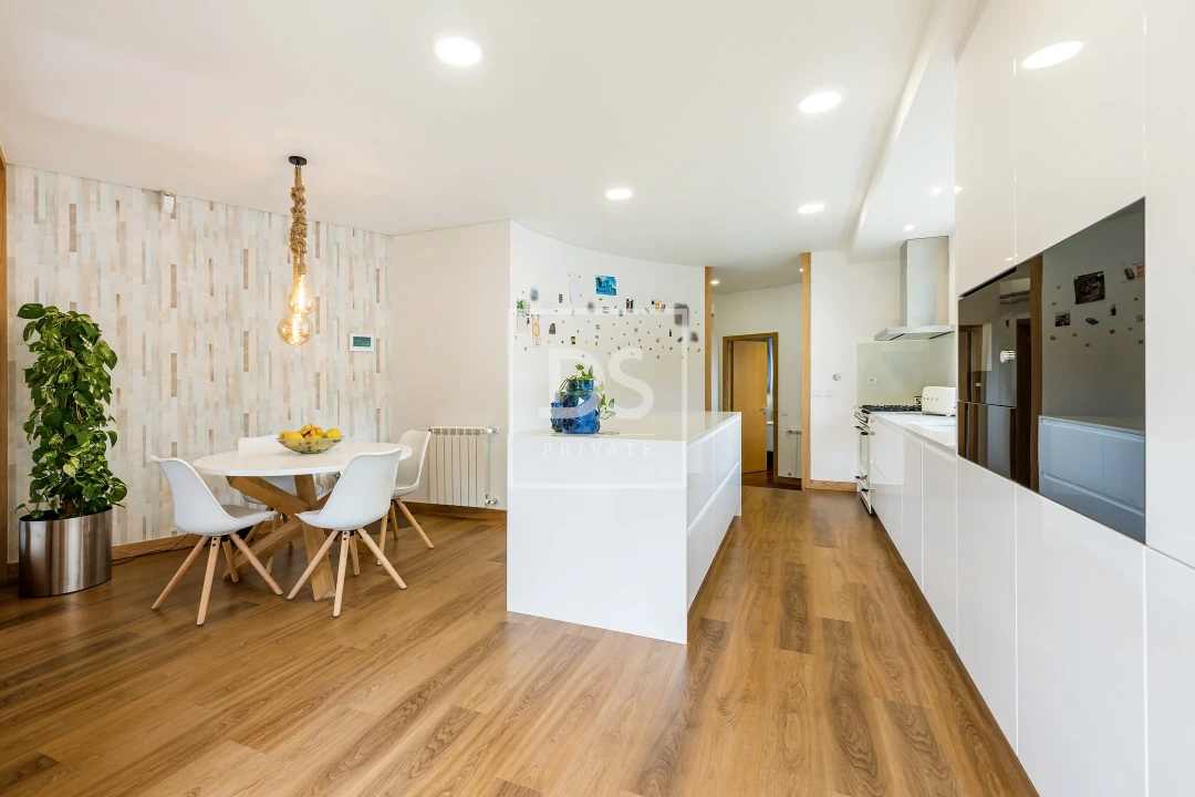 Moradia T7 para Venda em Santa Lucrécia de Algeriz e Navarra Foto 12