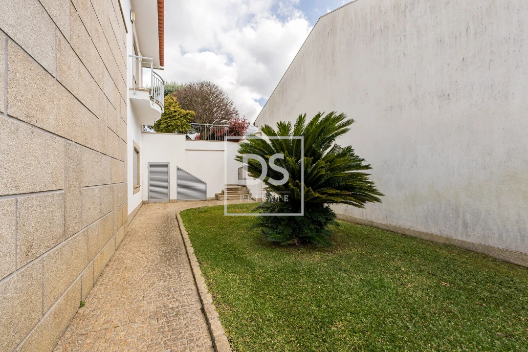 Moradia T7 para Venda em Santa Lucrécia de Algeriz e Navarra Foto 53