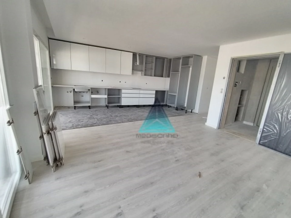 Apartamento T3 para Venda em Corroios Foto 1