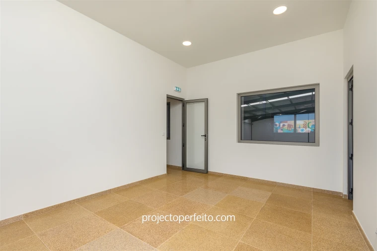 Armazém para Venda em Grijó e Sermonde Foto 13