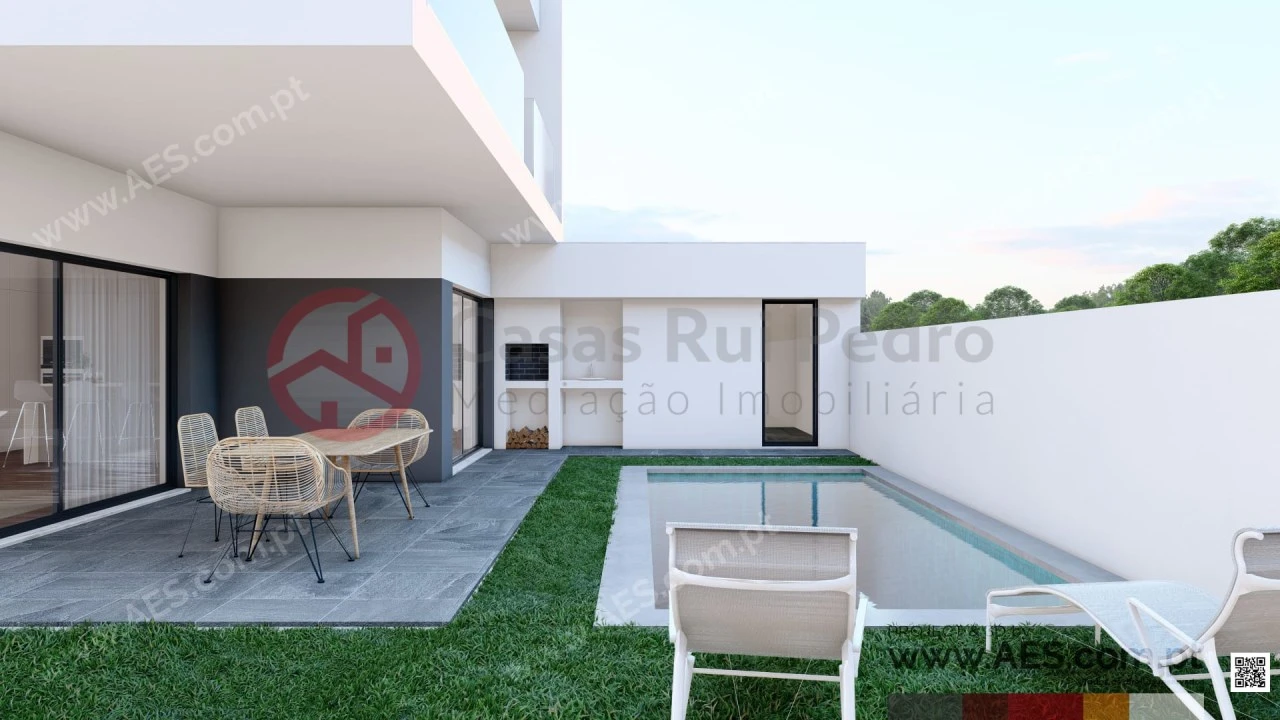 Moradia T4 para Venda em Fernao Ferro Foto 1