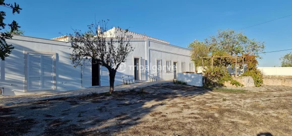Moradia T4 para Venda em Moncarapacho e Fuseta