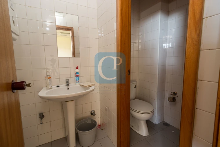 Loja para Venda em São Mamede de Infesta e Senhora da Hora Foto 12