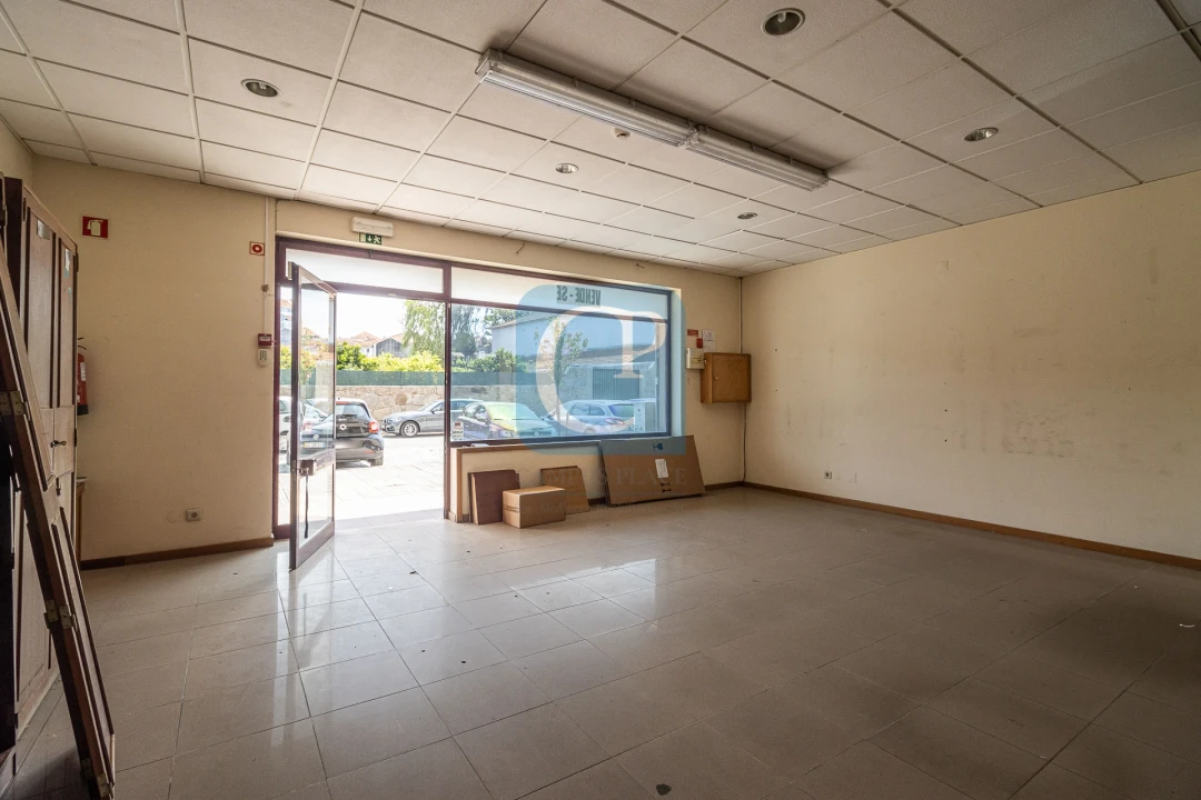 Loja para Venda em São Mamede de Infesta e Senhora da Hora Foto 1