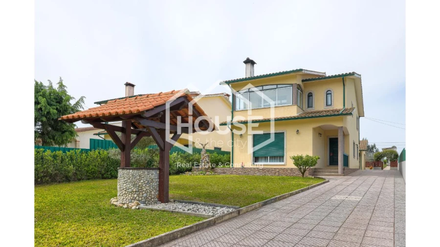 Moradia T4 para Venda em Requeixo, Nossa Senhora de Fátima e Nariz Foto 1