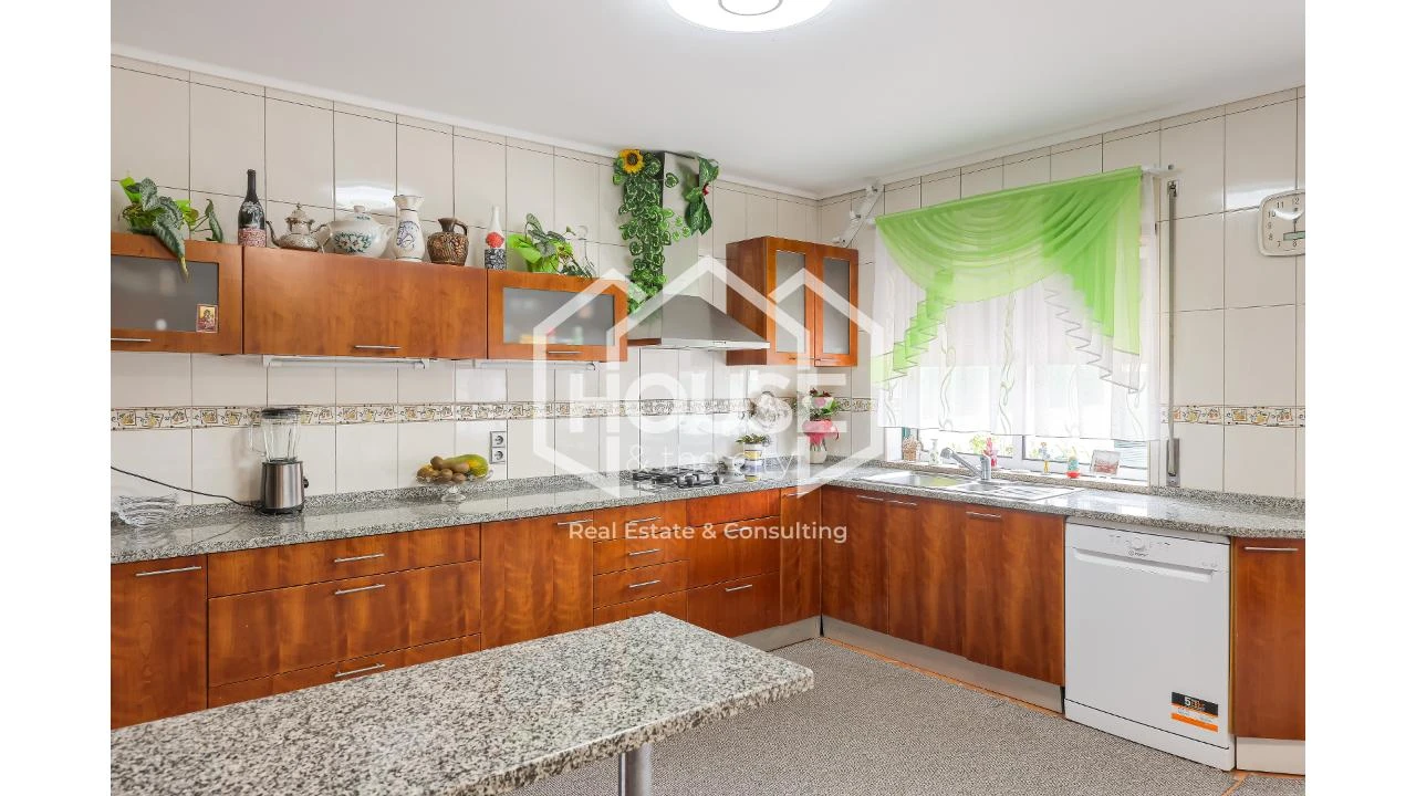 Moradia T4 para Venda em Requeixo, Nossa Senhora de Fátima e Nariz Foto 9