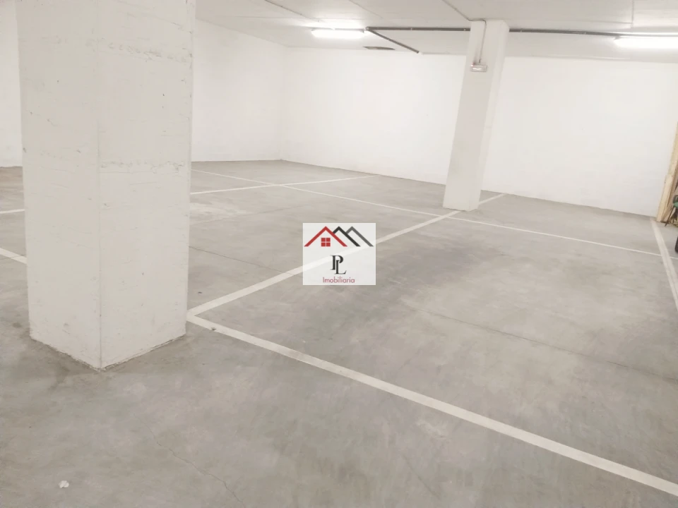 Garagem para Venda em Santo Antonio dos Olivais Foto 2