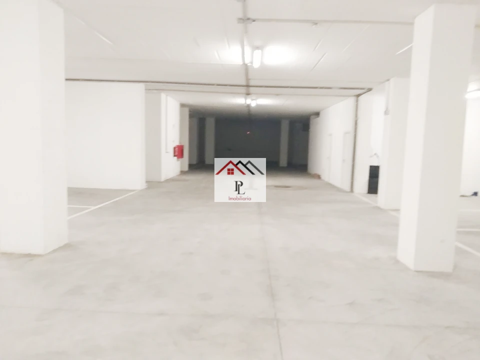 Garagem para Venda em Santo Antonio dos Olivais Foto 3