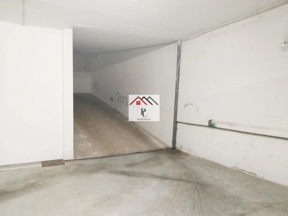 Garagem para Venda em Santo Antonio dos Olivais Foto 4