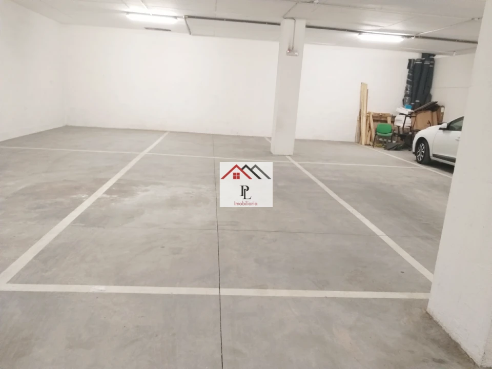 Garagem para Venda em Santo Antonio dos Olivais Foto 1