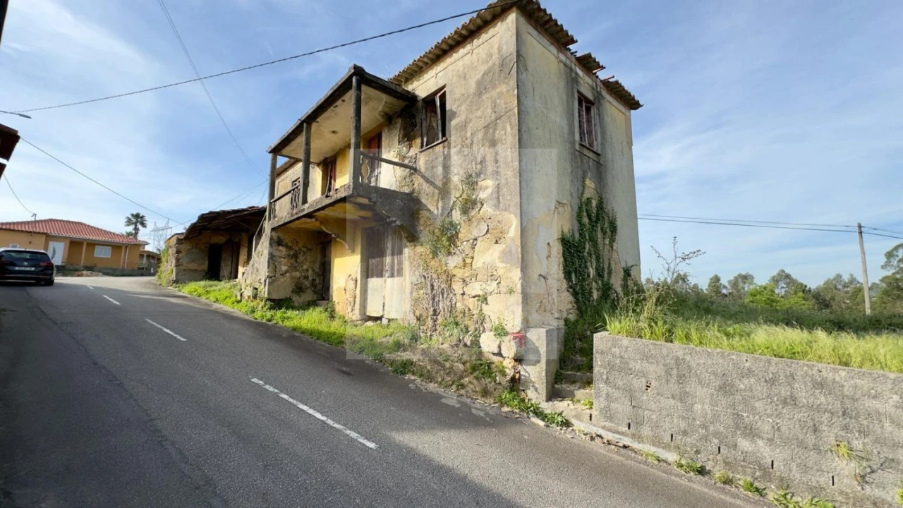 Moradia T0 para Venda em O. Azeméis, Riba-Ul, Ul, Macinhata Seixa, Madail Foto 1