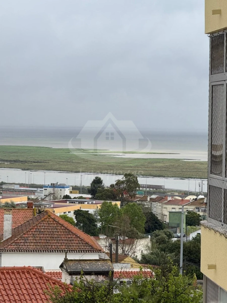 Apartamento T3 para Venda em Santa Iria de Azoia, São João da Talha e Bobadela Foto 32