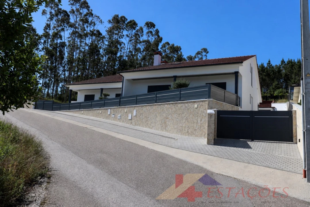 Moradia T4 para Venda em Pombal Foto 1