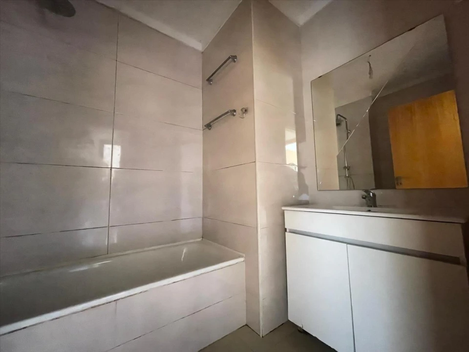 Apartamento T2 para Venda em Canelas Foto 16