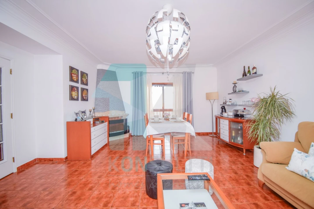 Moradia T5 para Venda em Carvoeira Foto 9