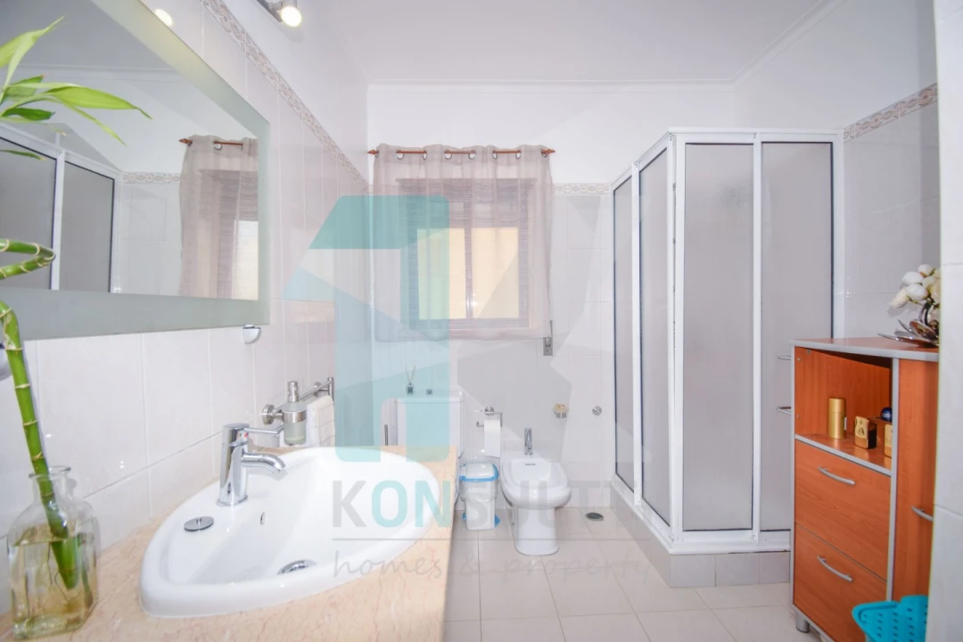 Moradia T5 para Venda em Carvoeira Foto 12