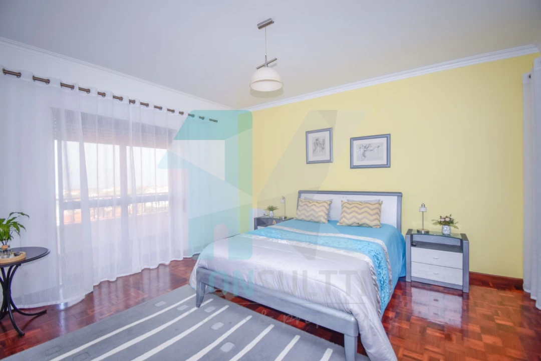 Moradia T5 para Venda em Carvoeira Foto 18