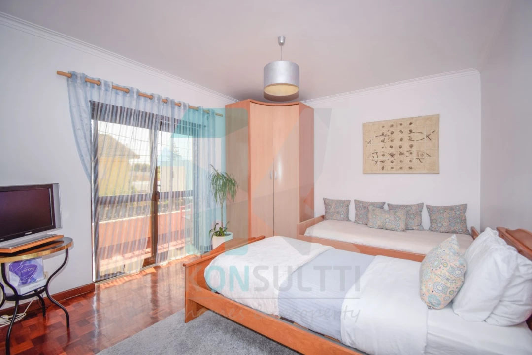 Moradia T5 para Venda em Carvoeira Foto 21