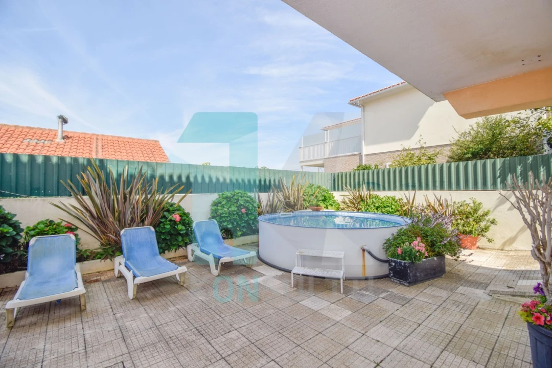 Moradia T5 para Venda em Carvoeira Foto 37