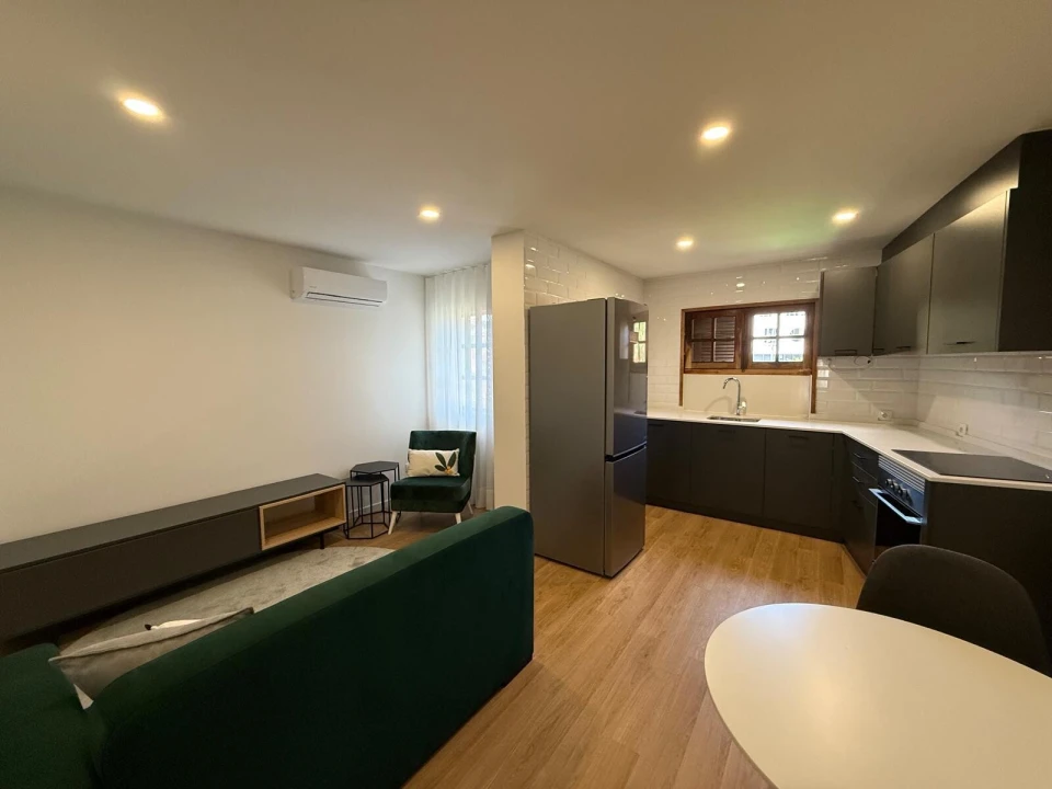 Apartamento T1 para Arrendamento em Oliveira, São Paio e São Sebastião Foto 1