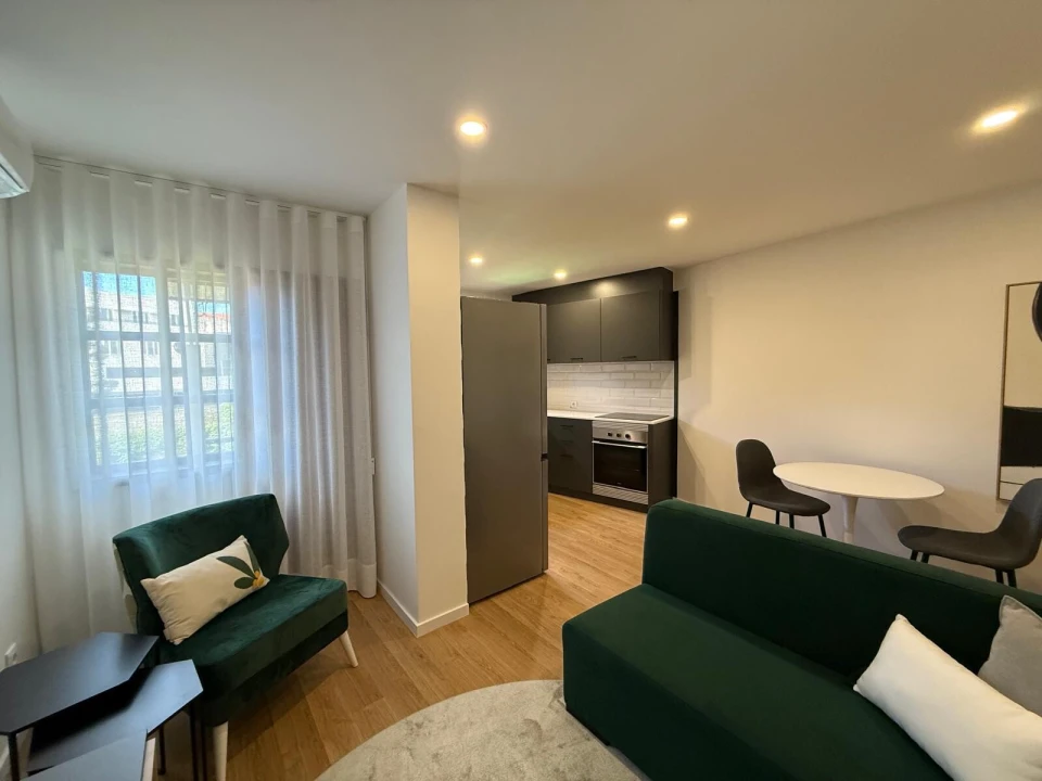 Apartamento T1 para Arrendamento em Oliveira, São Paio e São Sebastião Foto 2