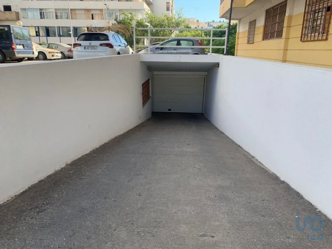 Garagem para Venda em Faro (Sé e São Pedro) Foto 2