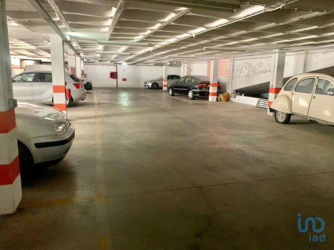 Garagem para Venda em Faro (Sé e São Pedro)