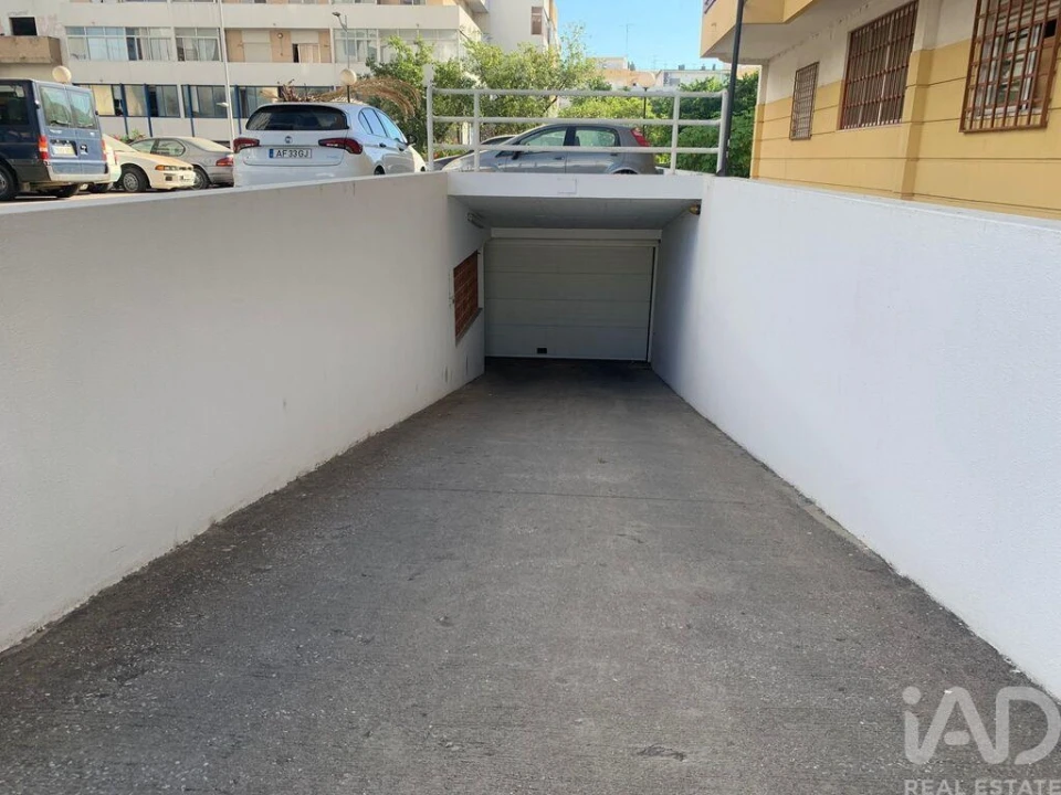 Garagem para Venda em Faro (Sé e São Pedro) Foto 2