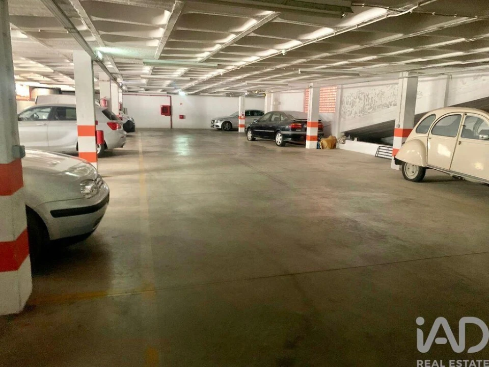 Garagem para Venda em Faro (Sé e São Pedro) Foto 1