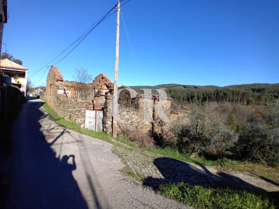 Moradia T5 para Venda em Castanheira de Pêra e Coentral Foto 32