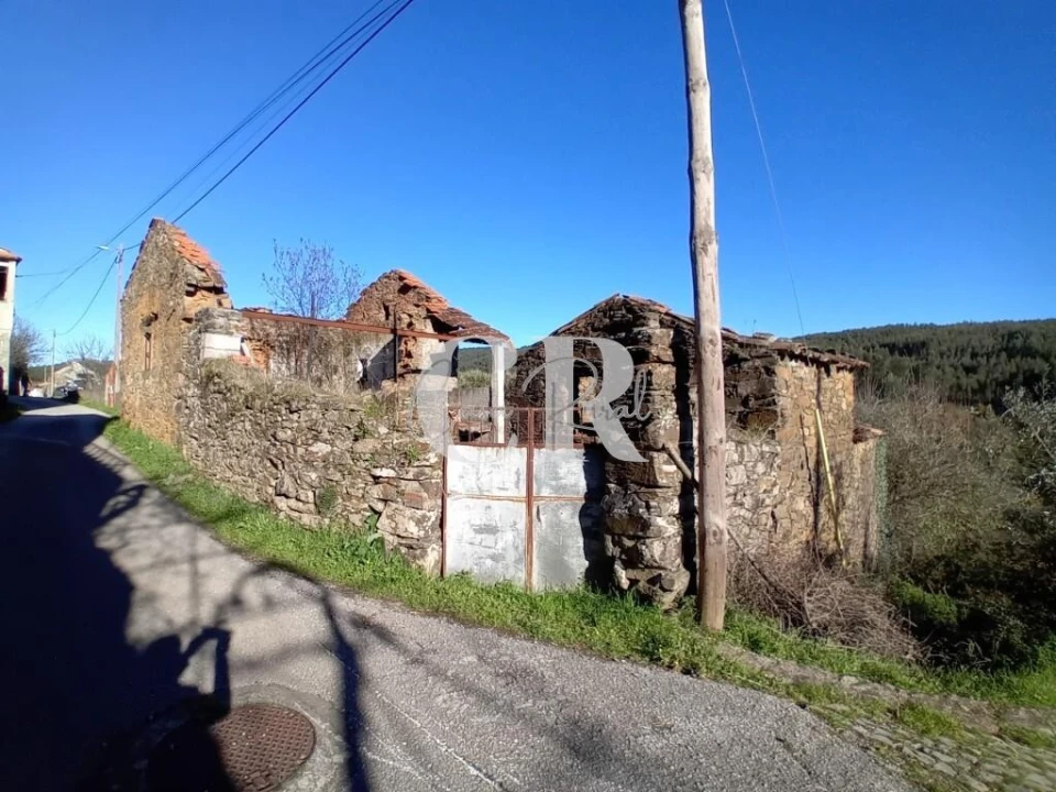Moradia T3 para Venda em Castanheira de Pêra e Coentral Foto 1