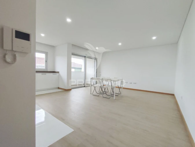 Apartamento T1 para Venda em Urgezes Foto 10