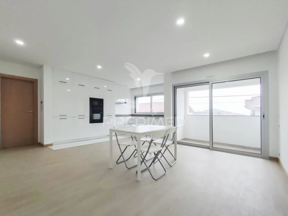 Apartamento T1 para Venda em Urgezes Foto 8